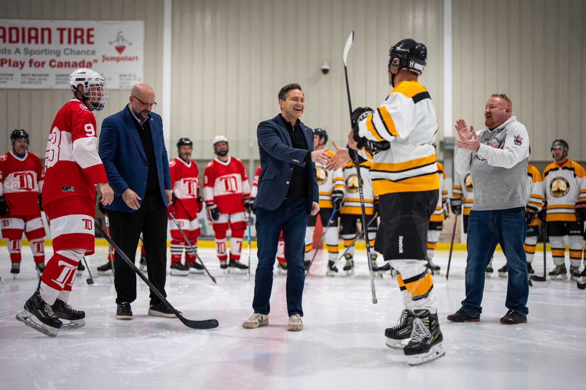 Puck drop at the annual UA 67 hockey tournament in Hamilton!

With hardworking union plumbers, pipefitters, steamfitters, and welders.

Good luck to all the players this weekend.