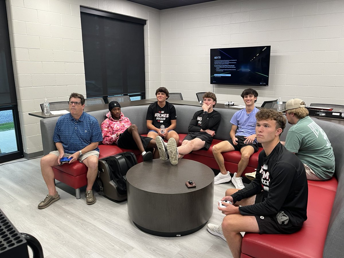 holmesmsoc's tweet photo. Big thank you to Holmes english professor, Dr. Kelly, for attending our recent end of the year FIFA tournament.  He represented the English department well finishing as tournament finalist.
Grateful for instructors at Holmes that are willing to connect with their students! https://t.co/JMOxZYjWKp