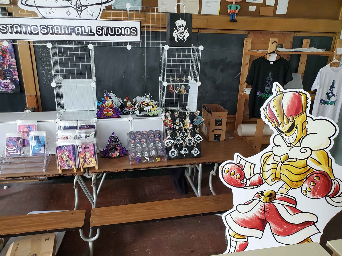 PurpleLizardMan's tweet image. The test run of the con table is mostly finished, there'll be a sign for prices, and a PLM sign on the right side
but my stock's all done, and the con is NEXT SATURDAY!
SO MANY NEW EYES ON BONES!
#art #artists #oc #ocart #characterdesign #webcomic #comics #indiecomics #skeleton