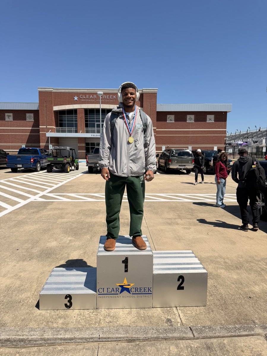 manuel__g10's tweet image. Senior @JailenJones12 is going to state for long jump 🏆

He got 🥇 place in regionals for boys 5A with a jump of 22’05.75 

Fun fact: Jailen has only jumped at 3 meets this year. He won 1st place in district, area, and now regionals😳

#recruitment #college #athlete #track