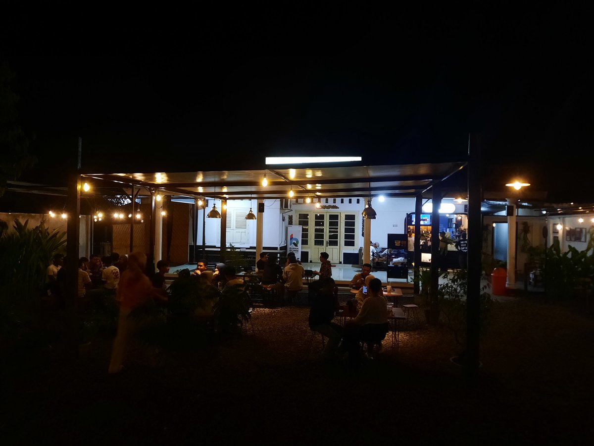 lockeralfonso's tweet photo. Yang hilang tak benar-benar hilang.. hanya menunggu kembali.. #KabarBaik  jadi tempat di mana rindu berubah jadi cerita!!
Angkat gelasnya.. bersulang… ting ☕️✨️☕️ https://t.co/cDMFwnbuXb