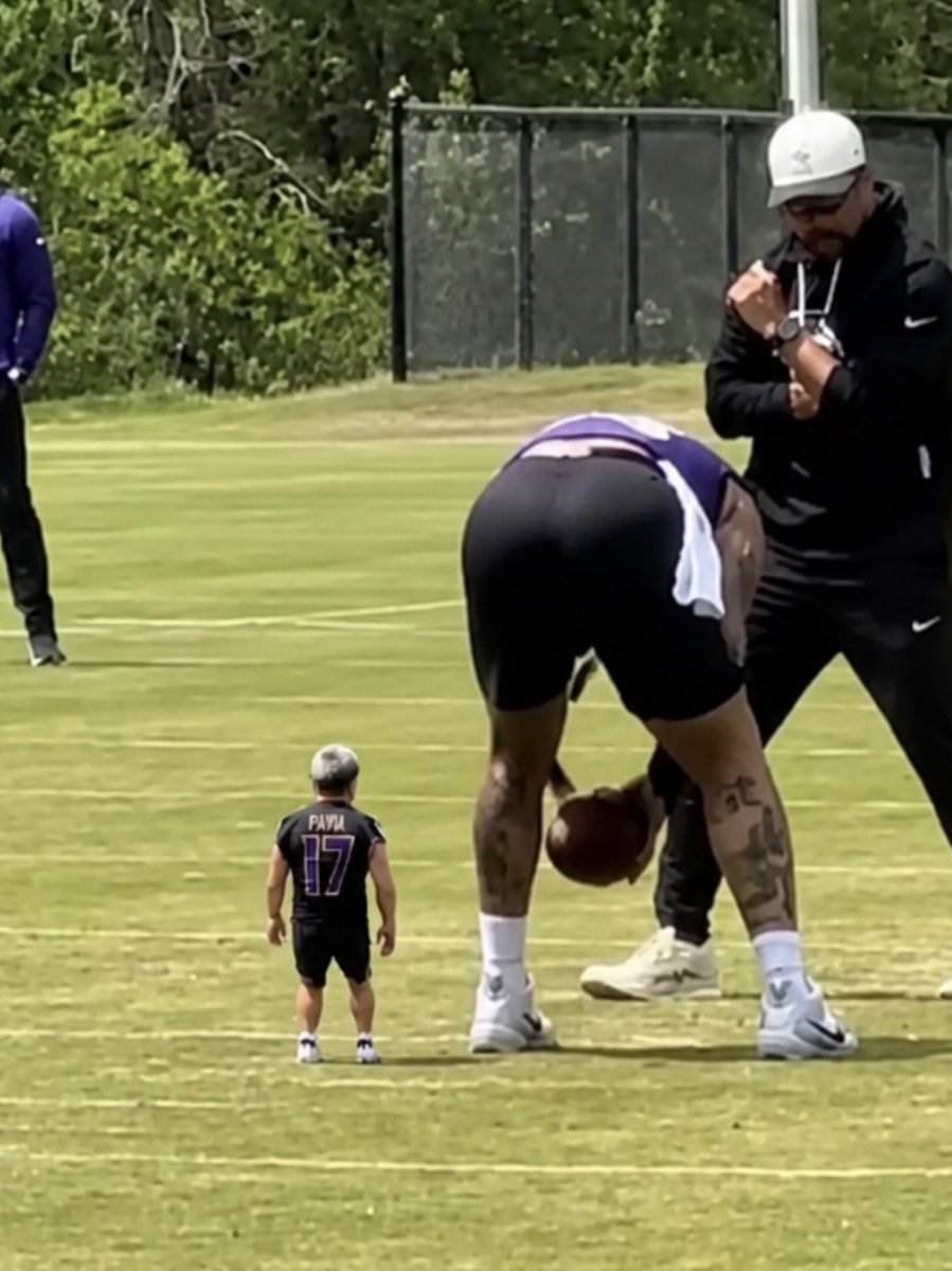 the5starflop's tweet image. Diego Pavia at #Ravens rookie mini camp.

He looks fucking tiny. Definitely not gonna last long in this league.

#pavia #NFL #ravens #baltimore