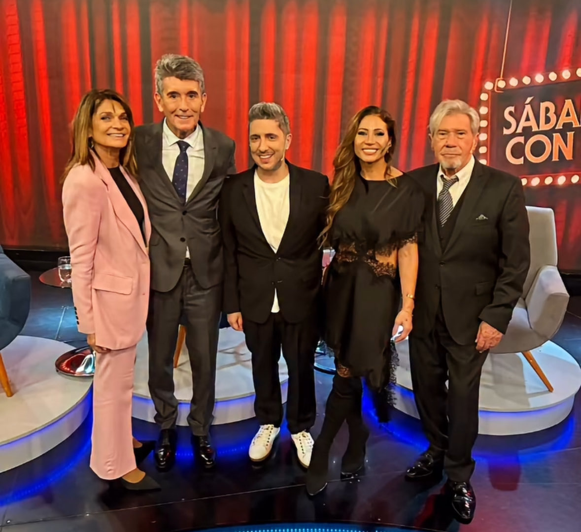 luchofry's tweet photo. #SABADOSCONJEY

@jeymammon conduce

Germán Kraus 🎭
Adabel Guerrero 🔥
Miguel Ángel Cherutti 🎙️
Teresa Calandra 🤷🏻‍♀️ https://t.co/UkPk15Oufh
