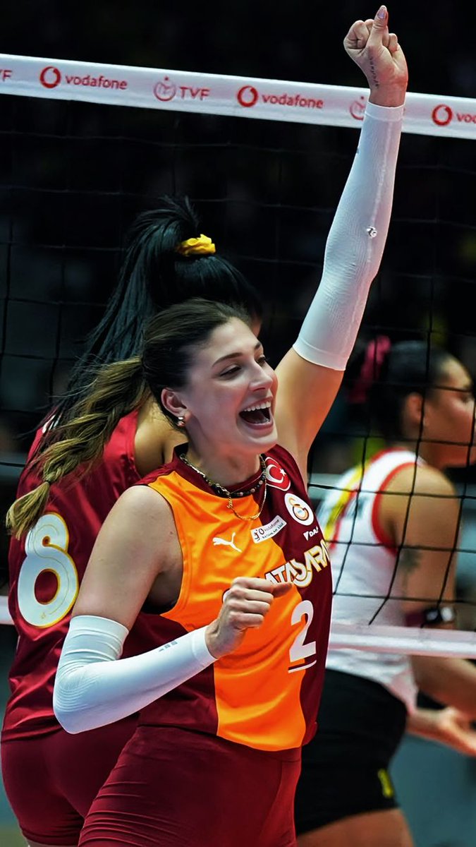 elovoley tweet media