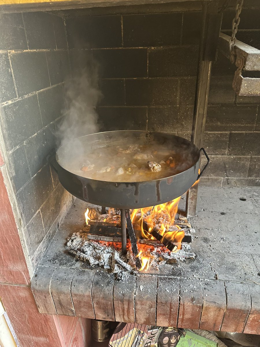 drfior's tweet image. Disfrutando un gran almuerzo del 1° de mayo con amigos. Nada mejor que compartir, reír y vivir la vida al máximo en un día feriado. #Amigos #Familia #Feriado #DiegoFior2026 #SerDecirHacer  
Saludos 👋 besos y abrazos para todos! Buen finde !