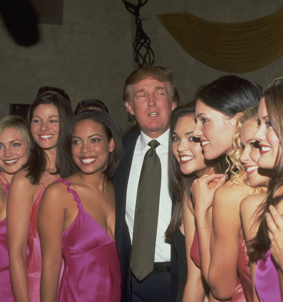 StephensMusicRM's tweet photo. Pedophile!! In a 2005 interview with Howard Stern, Trump admitted to going backstage to "inspect" the Miss Teen USA contestants, saying, "I'll go backstage before a show and everyone's getting dressed, I'm allowed to go in because I'm the owner of the pageant". #Trump #pedophile https://t.co/AFHe93pUfV