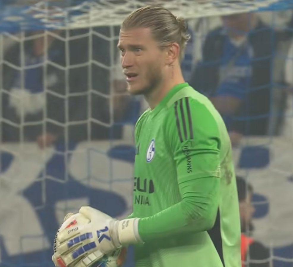 andresweiss_'s tweet photo. LA REDENCIÓN, por Loris Karius:

Entre 2021 y 2025 apenas jugó 2 partidos de fútbol oficiales.

En enero de 2025, el Schalke le fichó, pero tras 4 partidos se lesionó de gravedad.

Este año, ya con 32 años, ha logrado ser el mejor portero de 2. Bundesliga, y ascender al Schalke. https://t.co/P9B2XKcDv2
