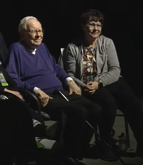 natillack's tweet photo. Berkshire people, who is this woman sitting next to Warren Buffett today?

$BRK https://t.co/U7vNxEXozO