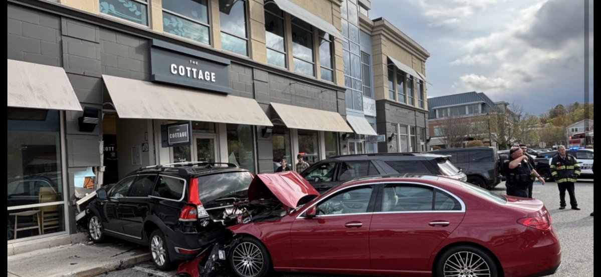 scooperon7's tweet image. Dining In: One to the hospital after a driver hits a parked car sending it into The Cottage Restaurant on Linden St in Wellesley this afternoon…no one inside the restaurant was injured in the 2 car accident #7News