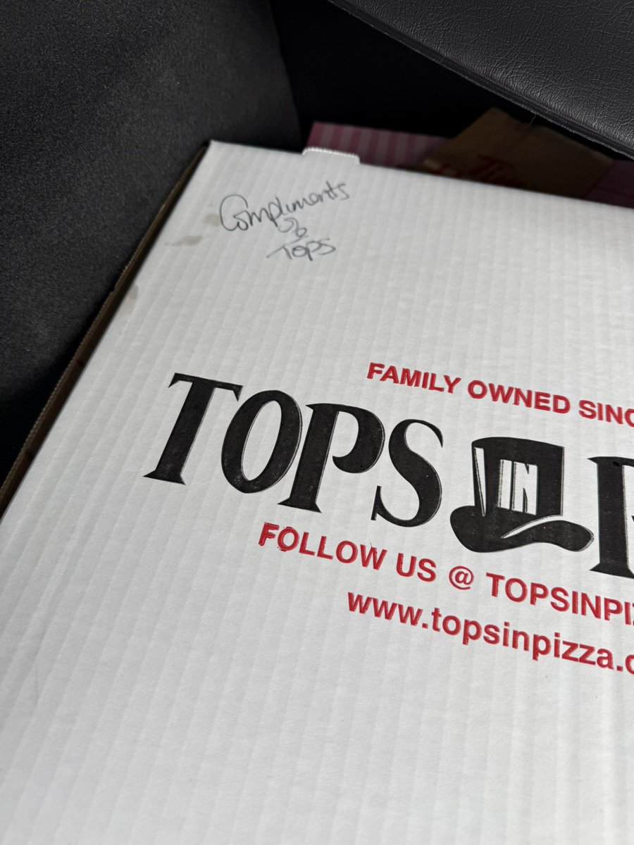 OrilliaYC's tweet image. Perfect way to end Saturday. Amazing pizza from Toni and the team at Tops in Pizza and Smile Cookies supporting North Simcoe Victim Services Orillia! What an awesome Saturday celebrating Orillia National Youth Week.

#orillia #youth #orilliayouthcentre #orillianationalyouthweek