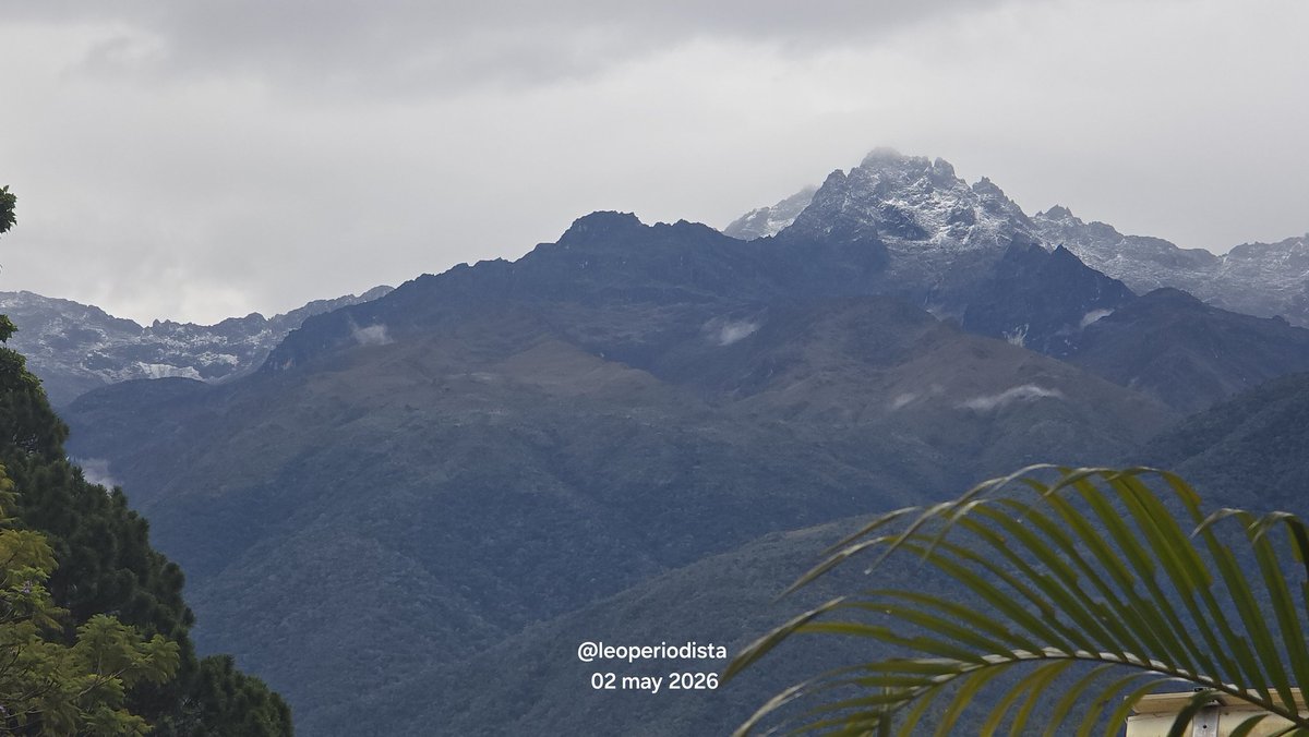 #02may....Luego de varias horas continuas de lluvia en #Mérida la Sierra Nevada coquetea