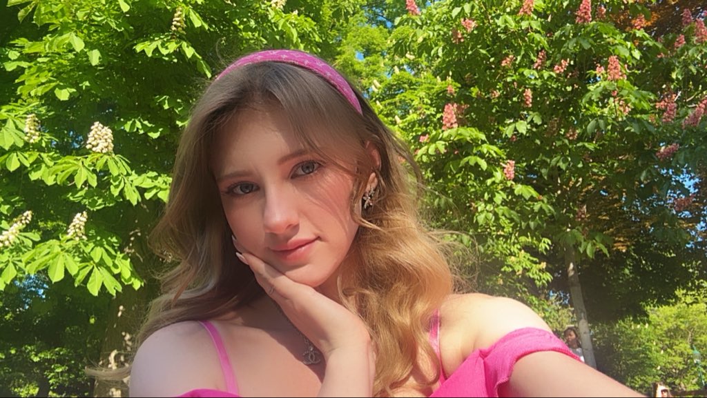 MelodyMarksxxx's tweet photo. Less explaining, more evolving. Like I said, my goal has always been to be a better person everyday, in every aspect. I’m not perfect and I never ever ever will be. Sometimes I fail, but I always own up to it and keep moving forward no matter how I feel. So now, I’m gonna focus on my own path and let that speak for itself ✨