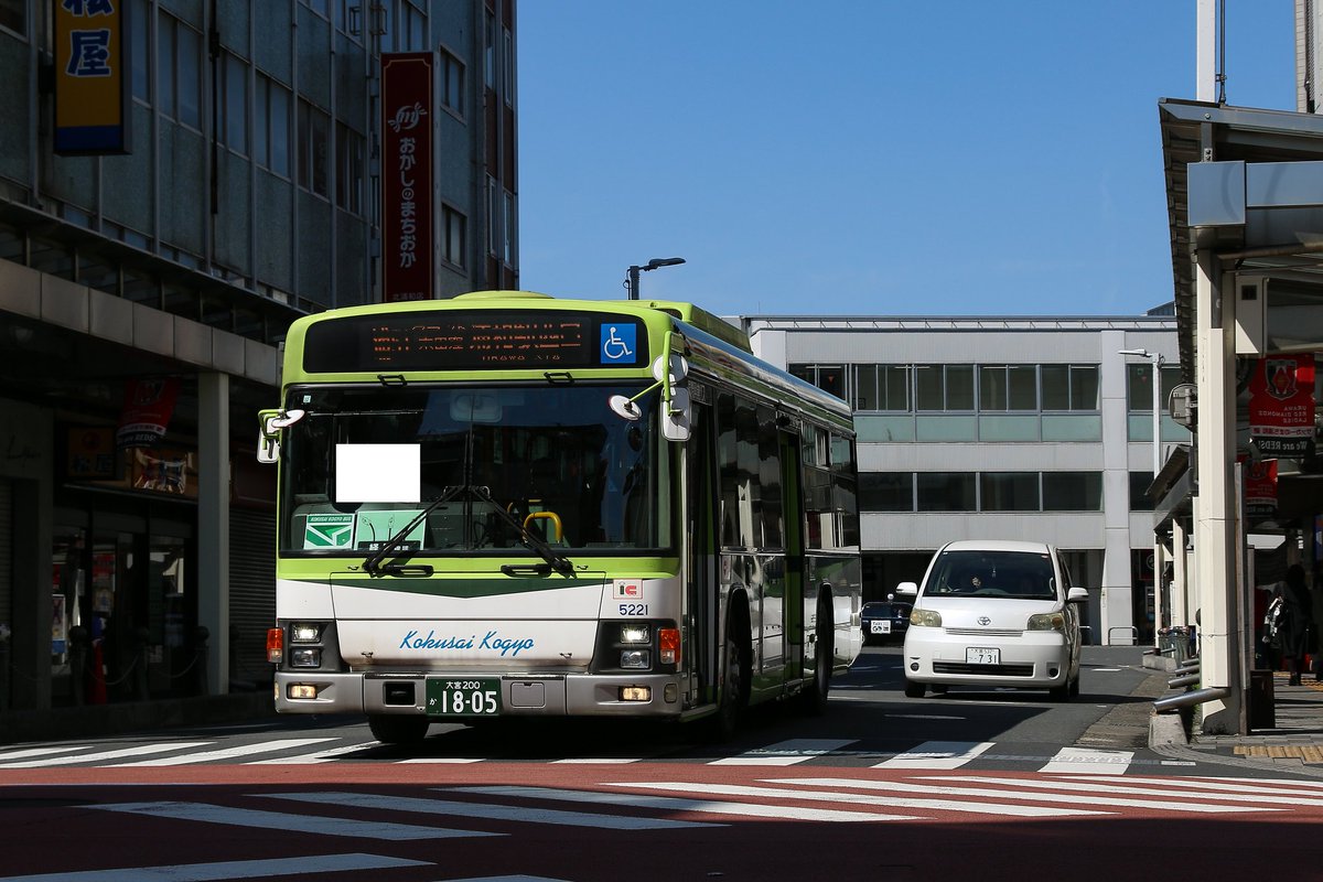 Kitaura50's tweet photo. 国際興業バス　昨日(5/2)の撮影記録
5221(PKG-LV234L2/西浦和)
5209(PKG-LV234L2/鳩ヶ谷)
3440(2RG-LV290N4/鳩ヶ谷)
8223(PKG-LV234N2/赤羽)
6946(PKG-LV234L2/鳩ヶ谷)
除籍が進むPKG代。まだボチボチ見ることはできるが、いつまでこの光景が続くだろうか。
#国際興業バス #平成を感じるバス https://t.co/WYFD53wL03