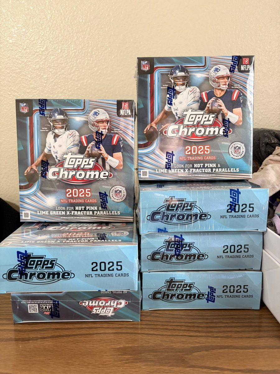 itsoxibreaks's tweet photo. Day 2 of keeping it sealed. I think there’s a Dart auto /50 in one… #topps #sportscards https://t.co/tAO8v5d9KB