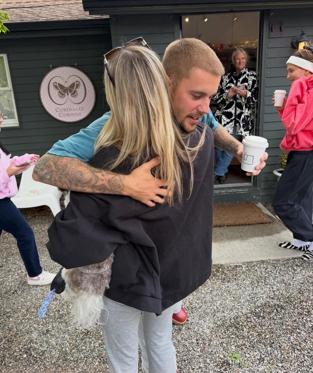BIEBER__ENERGY's tweet image. ♥️♥️
Justin com fans 
#justinbieber