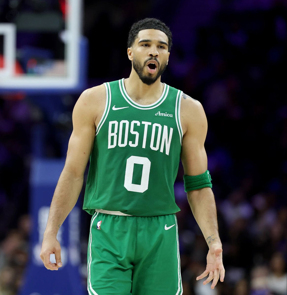 50NuancesDeNBA's tweet image. 🚨 OH BORDEL ! JAYSON TATUM EST OUT POUR LE GAME 7 DE CE SOIR !!! 😳❌

🗞️ - @ShamsCharania
