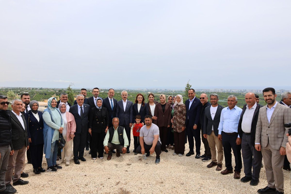 AKKadinMersin33's tweet image. Ulaştırma ve Altyapı Bakanımız Abdulkadir Uraloğlu ile birlikte Çeşmeli–Erdemli–Kızkalesi Otoyolu projesinde incelemelerde bulunduk.

52 km uzunluğundaki bu dev proje; güvenli ve kesintisiz ulaşım sağlayacak.
Mersin’imiz için çalışıyoruz.
#AKParti #Mersin #Hizmet #GeleceğeYatırım