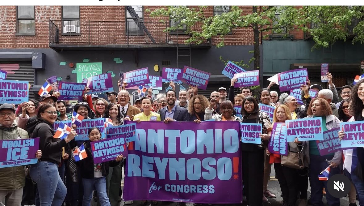 Yanildamaria26's tweet photo. Tu voz, tu esfuerzo y tu propósito merecen llegar lejos.
¡Vamos con todo hacia el Congreso! 💼🇺🇸 @ReynosoBrooklyn @PresidenciaRD @LuisAbinader_RD @PRM_Oficial  #dominicanpower 

#Apoyo #Liderazgo #Compromiso #EleccionesUSA #CambioReal #UnidosAvanzamo https://t.co/QWRlRdClYR