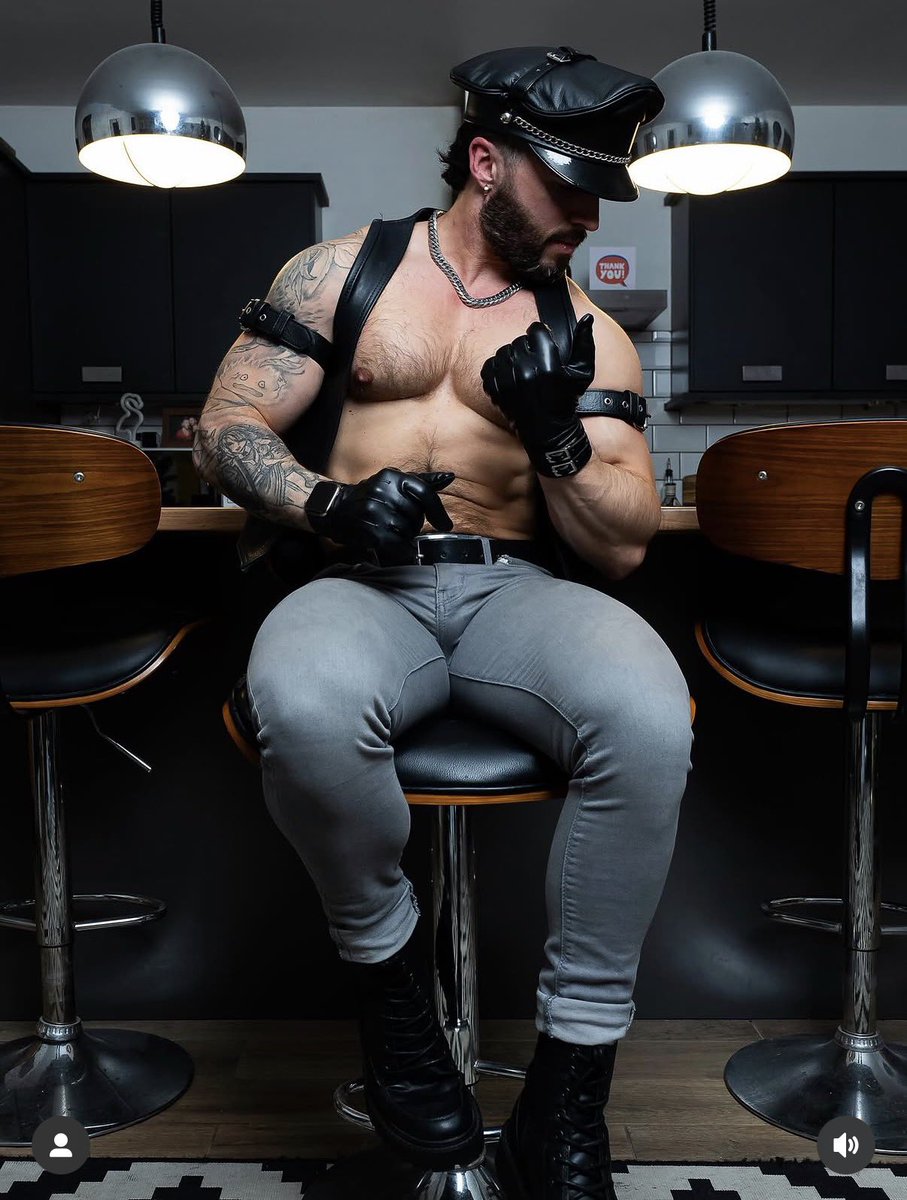 leathertom_'s tweet photo. Is this seat taken? 

#leathermen https://t.co/YB31xtiU1M