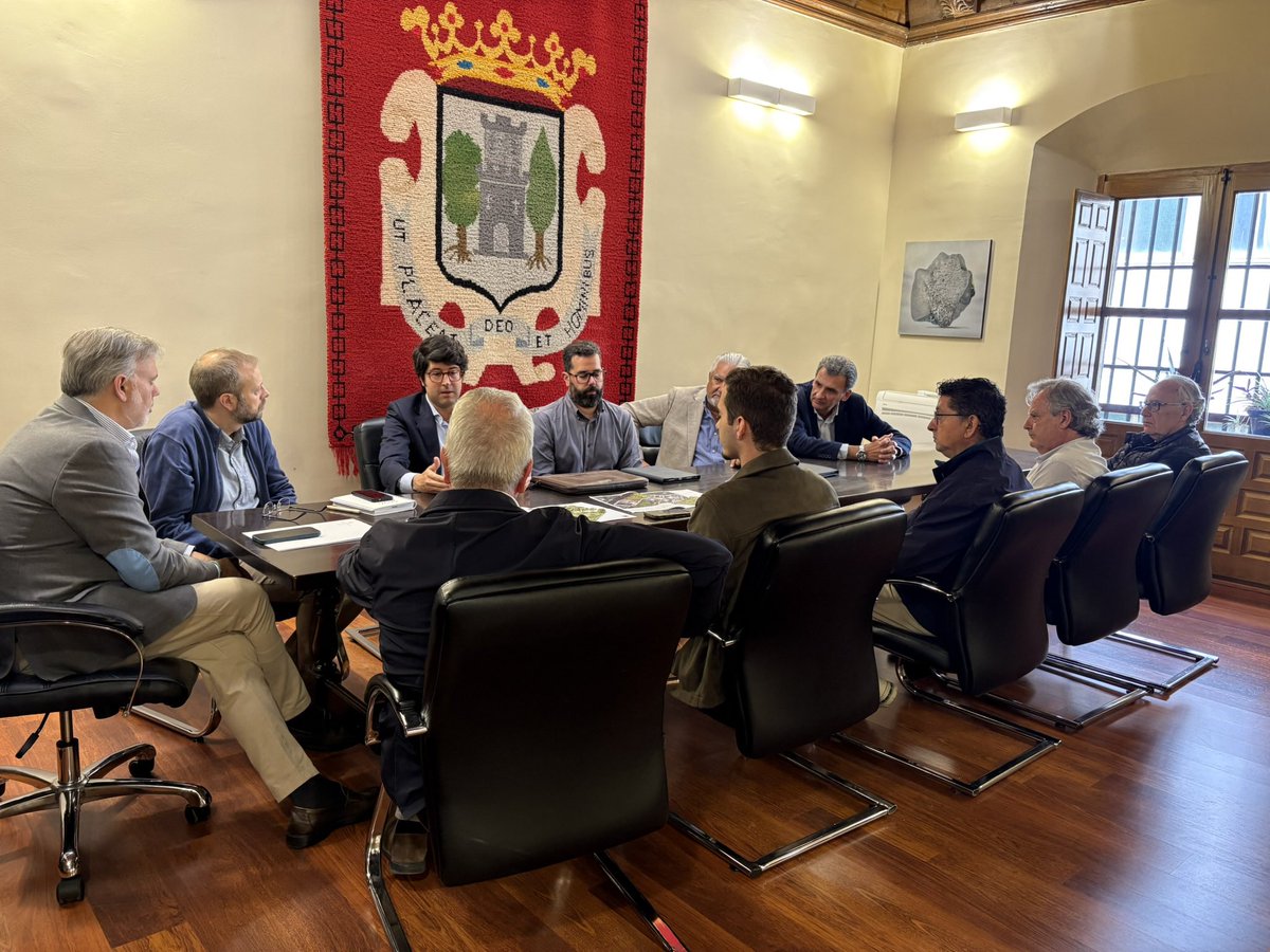 fexgolf_oficial's tweet image. ⛳️ Impulso al golf en zona norte de Extremadura. 

El pasado 30 de abril hemos mantenido una reunión en Plasencia con el alcalde y su equipo para avanzar en una propuesta de campo de Pitch &amp;amp; Putt (P&amp;amp;P) en la zona de La Vinosilla.
#Plasencia
#LaVinosilla
#Junta_Ex #cultura_ext
