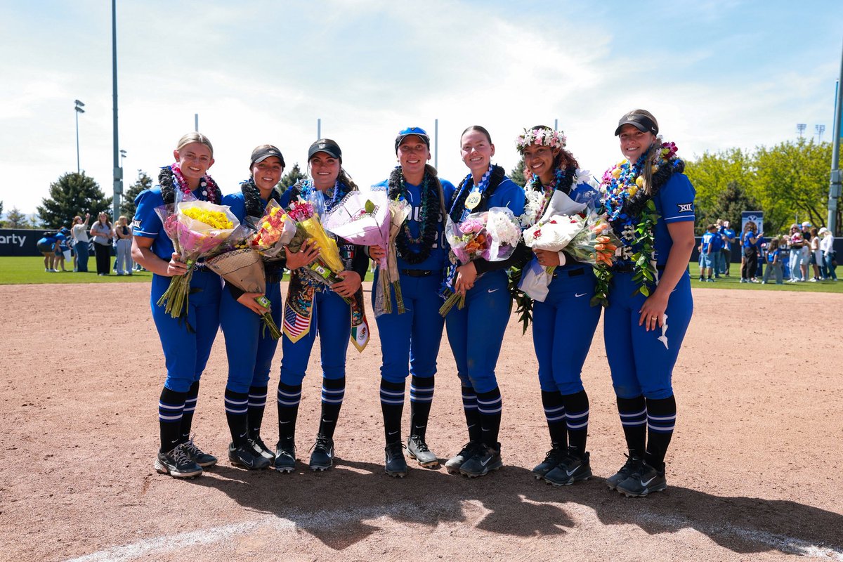 byusoftball's tweet photo. celebrated the best today💙 https://t.co/oHdsHGbXkP