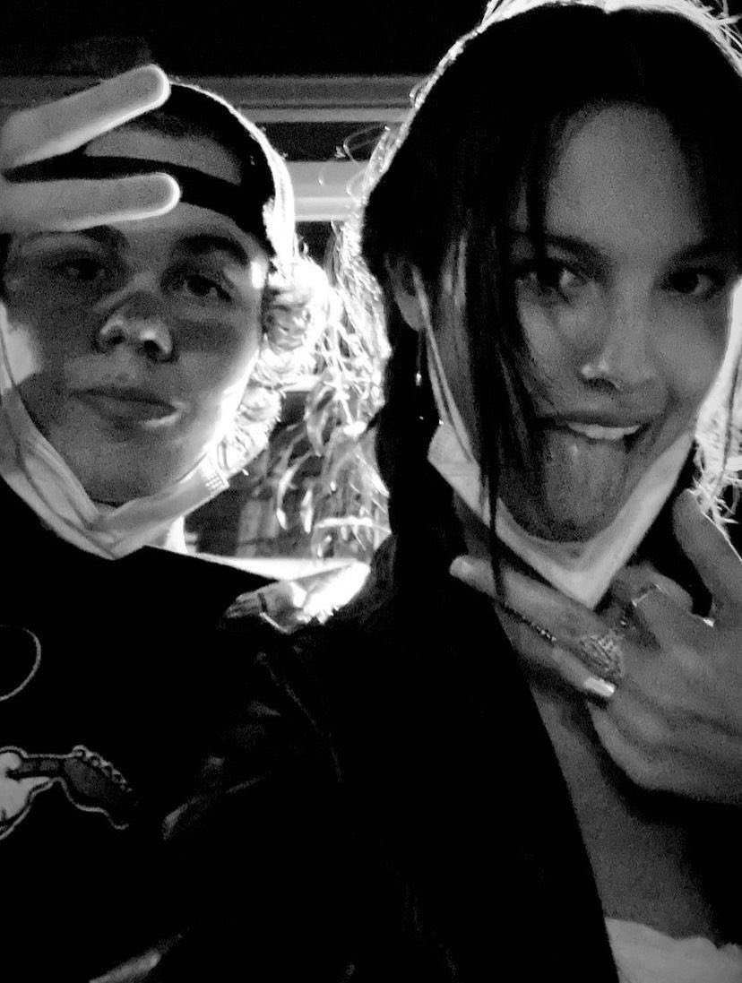 jay loves drop dead & begged 🩷🤍🎸 tweet media