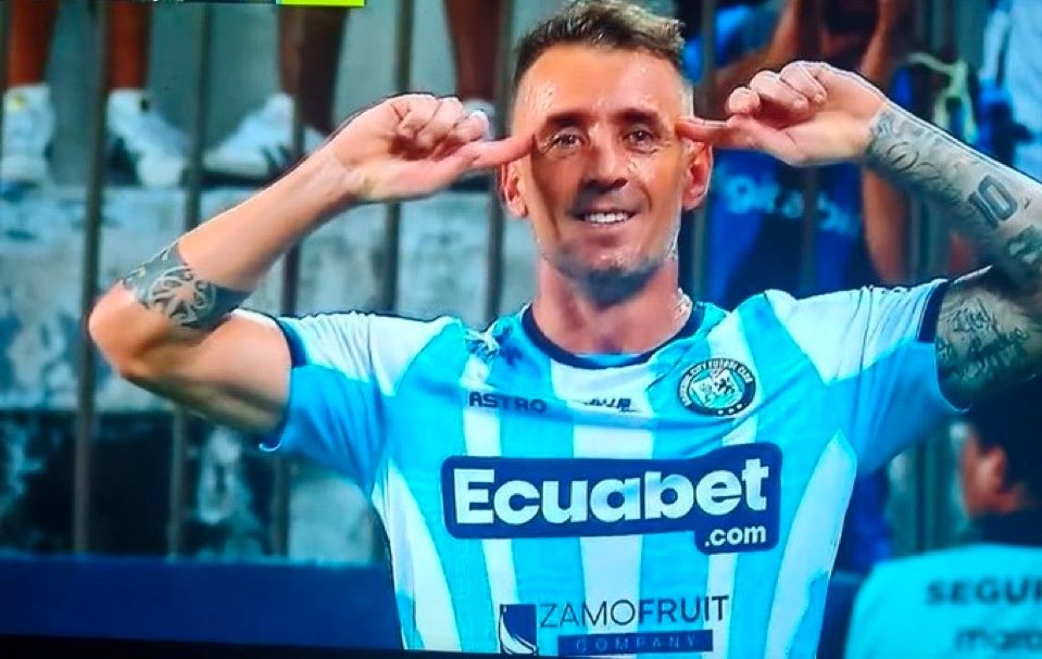 Si hoy nos hace gol el mercenario de Damián Díaz sería el colmo. 

Todo menos eso. #LDU
