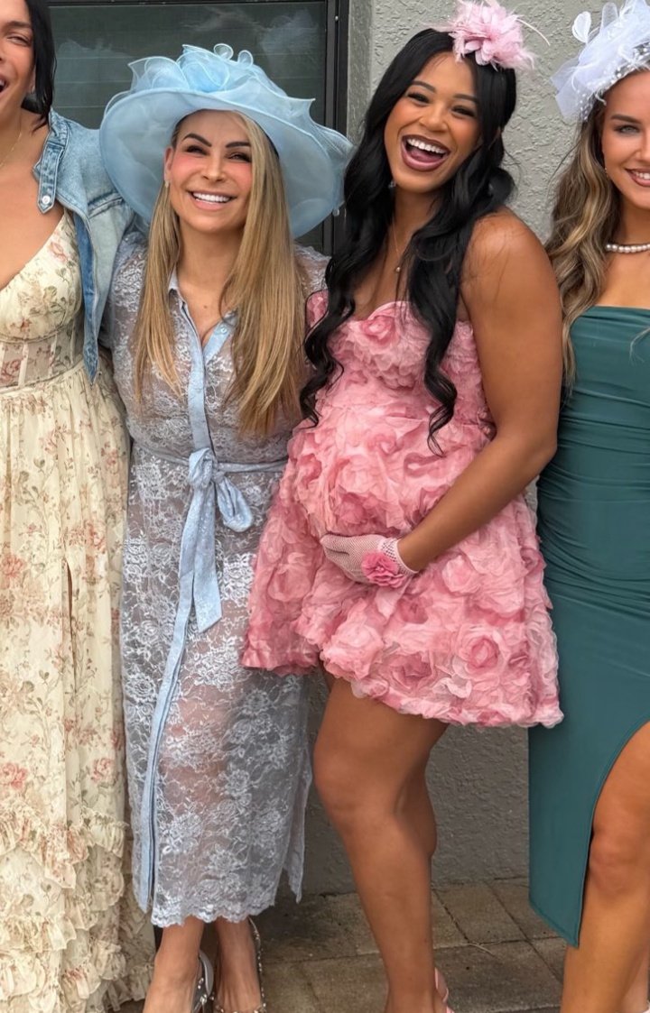 IFELOVESMONE's tweet photo. BIANCAAAAA 
The prettiEST PREGGY mama ever https://t.co/A08oBONXfx