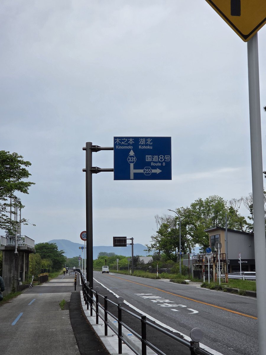 びいよん tweet media