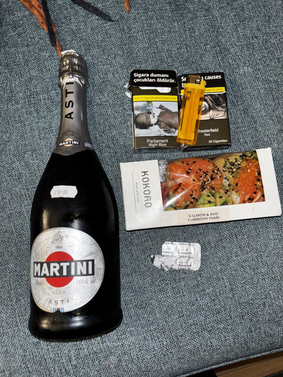 vivimagic's tweet photo. oh we getting fuuuuucked up! (i’m sitting at home alone after my bar shift watching superstore on netflix)
#cigtwt #alctwt #drugtwt #sushitwt https://t.co/sKfEbHXPd0