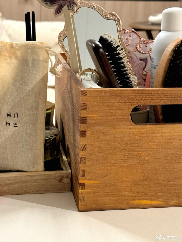 kcr1224's tweet image. "Declutter your space, refresh your mind!  Sort old items, keep what sparks joy, donate/recycle the rest. Small step, big calm. #DeclutterChallenge #MindfulLiving"