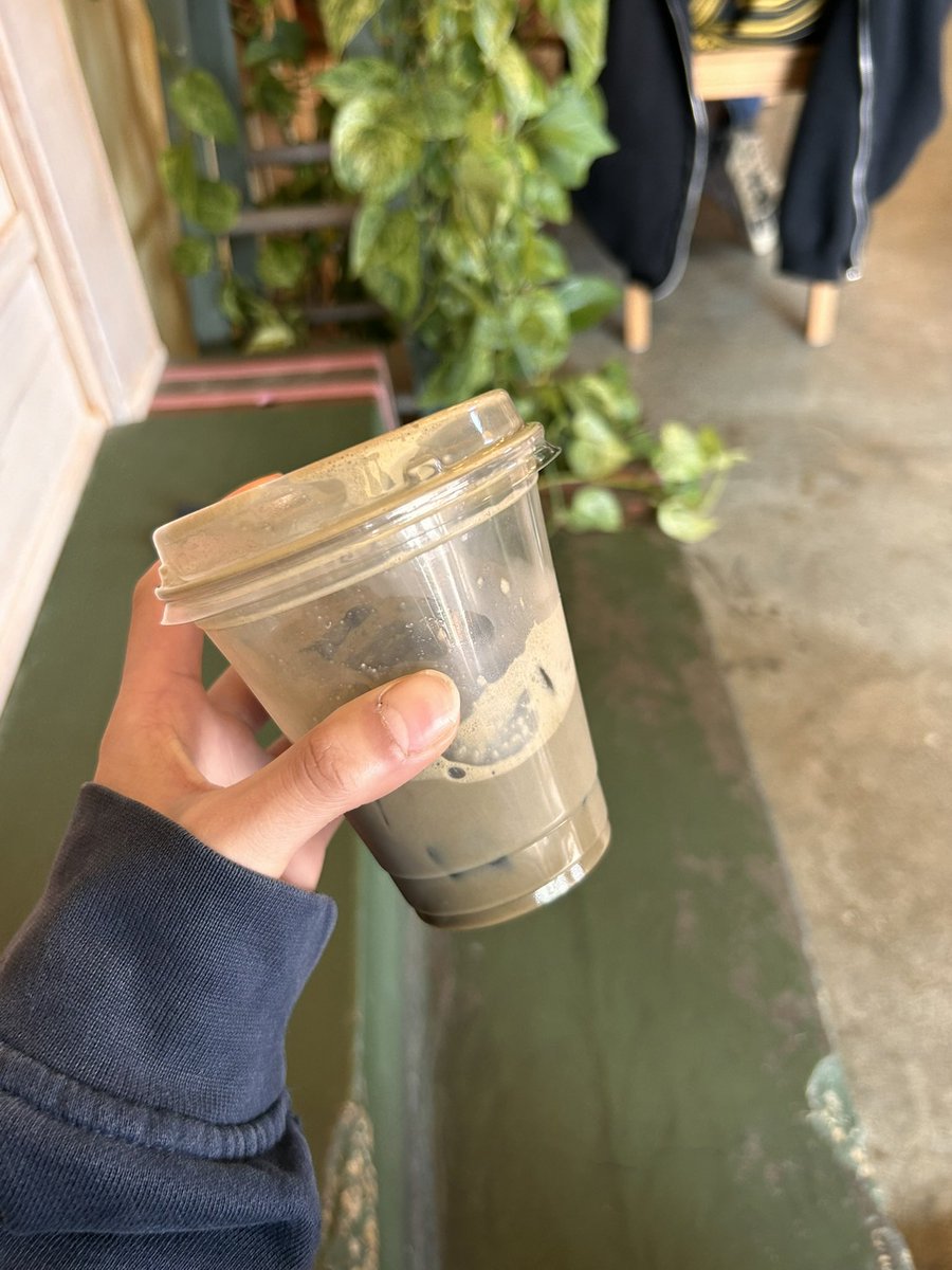cacaolbs's tweet photo. how im starting off malnourished may !!!!
   { hojicha latte ; 170 cals
   { avo toast + yog bowl ; 234 cals https://t.co/mrM6Pt0SAj