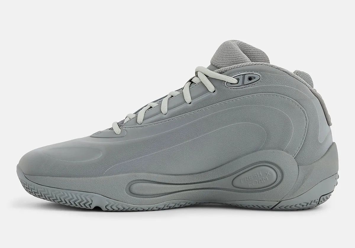 Sneaker News tweet media