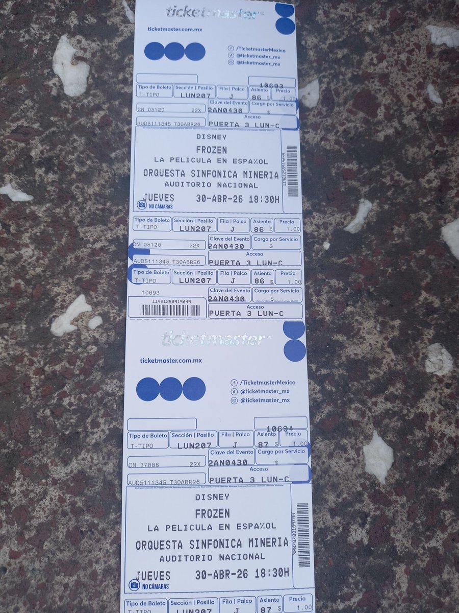 Tombi44's tweet image. @CapitalinoMx  Capi, les agradezco enormemente ❤❤❤ la doble invitación para vivir  #Frozen Concierto Sinfónico con la @OSM, formidable, hicieron felices a mi sobrina y a mi niña interior. Bello!!!
