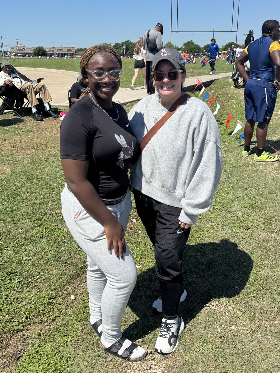 LadySkeeterSB's tweet photo. Huge shoutout to @kendalls_athletics for a great track season! She’s just a sophomore making it to regionals and we know she’s not done yet! Just wait til next season… 📈 #USVSUS #4sUP #WISLTRSFI https://t.co/eOWKBCJPqc