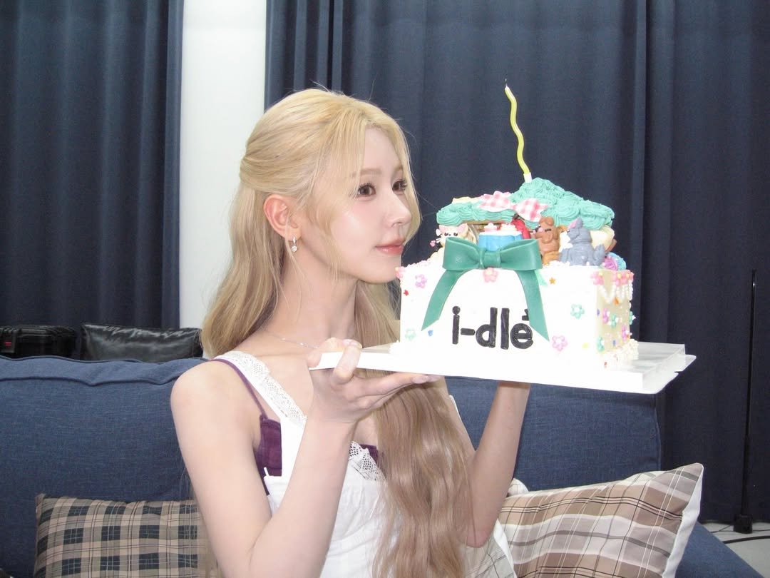 MiYeon France tweet media