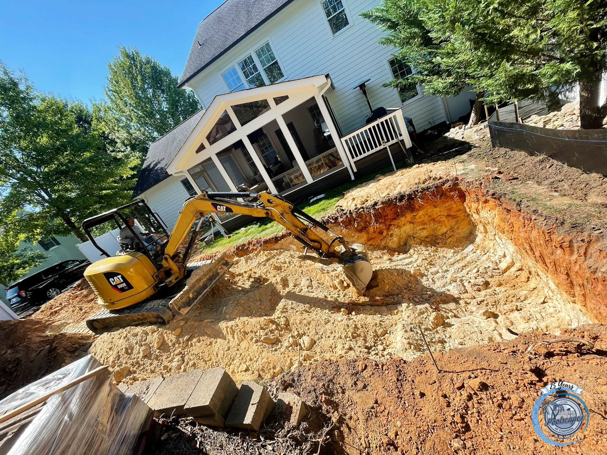 PoolscapesCLT's tweet image. The installation of the Wylela Beach #fiberglasspool model.  The Wylela Beach features a built-in tanning ledge with steps leading to the shallow end of the #pool.  The pool featured is in the Granite #poolcolor option.