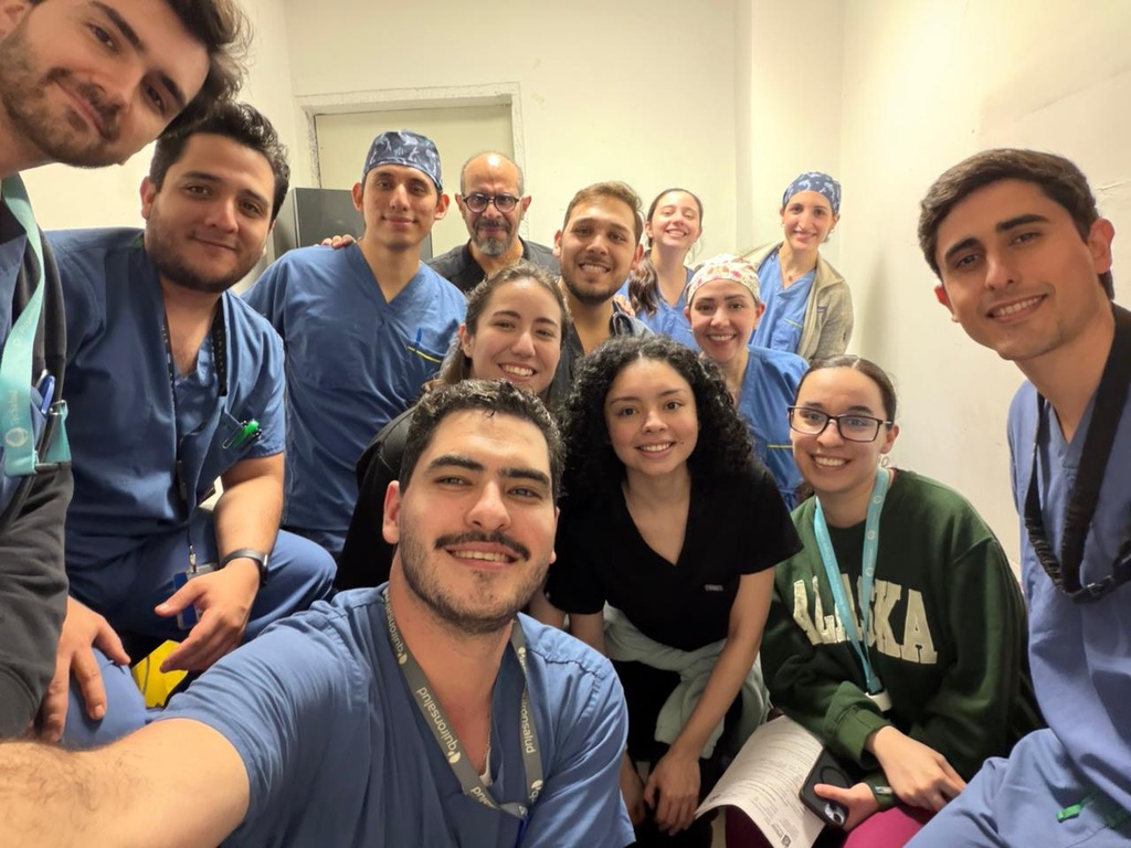 AnalyTrujilloMD's tweet photo. 2 months into General Surgery residency💙 https://t.co/W2O4TfZG06