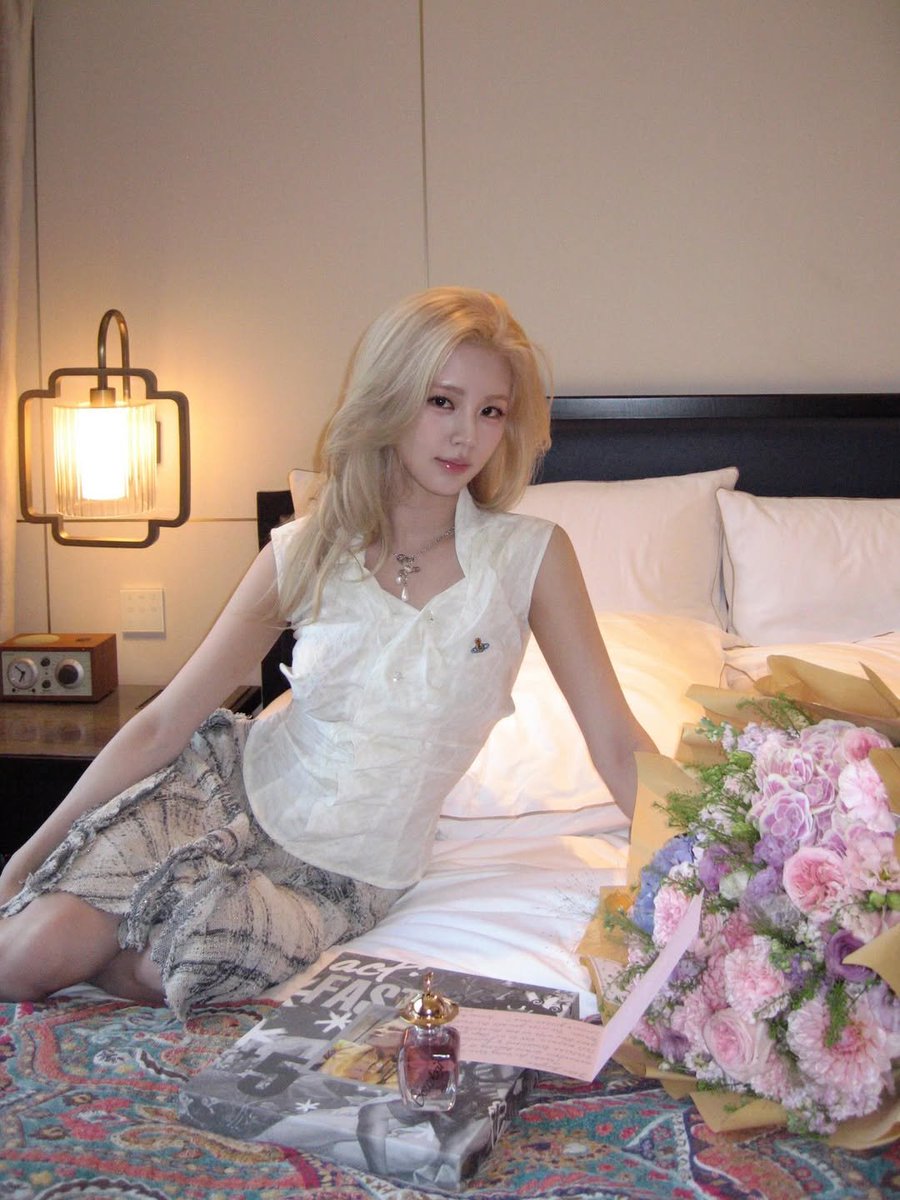 MiYeon France tweet media