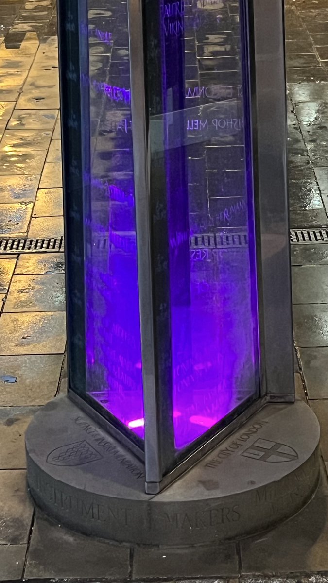 wapple15's tweet photo. #BehindGlass by the Thames in London under the north end of the Millennium Bridge #PMJWeeklyChallenge https://t.co/7IbntTAxqS