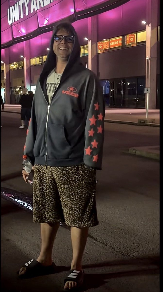 WINTERBRE4K's tweet photo. he was so happy to look a mess https://t.co/HicbBSl2uw