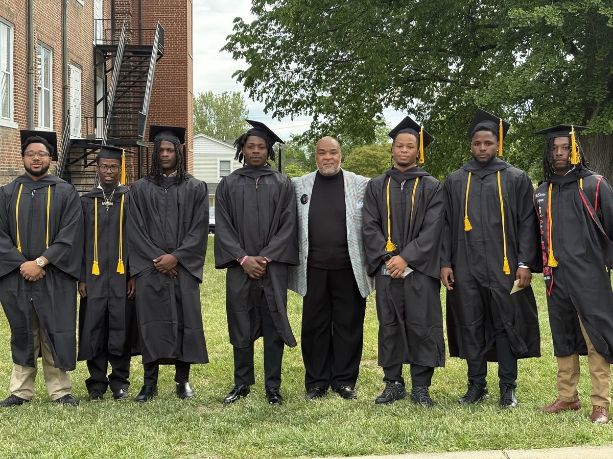 FootballVul's tweet photo. What a very exciting day here on the campus at https://t.co/eEleudNbht Newman with some of the 2026 class that graduated today. One play can be your last play but education last your lifetime. https://t.co/5fLmR6gmM1