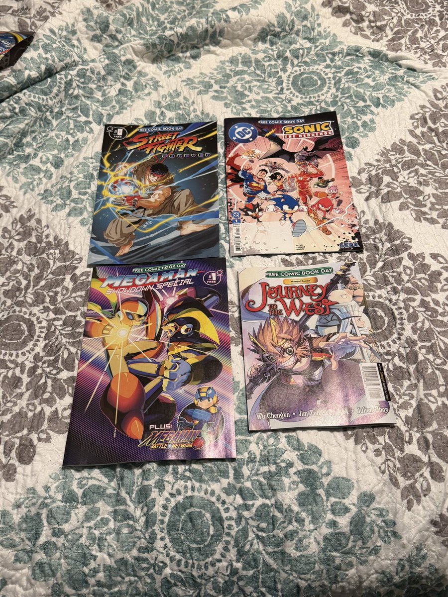 th3crush3r's tweet image. Free Comic Book Day pickups! Stoked about the Sonic DC crossover issue. #FreeComicBookDay #ComicBooks #Reading