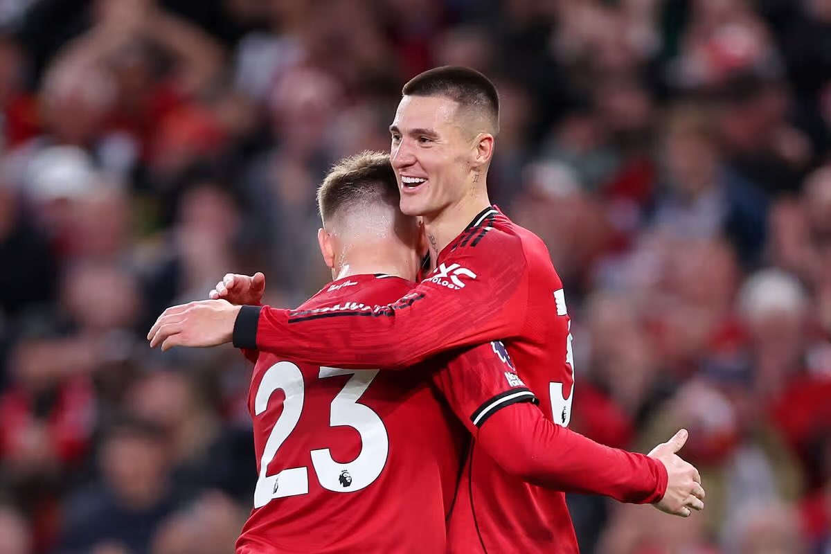 🚨 BREAKING: Benjamin Sesko dan Luke Shaw diragukan tampil melawan Liverpool. 😩

📄: <a href="/ZAYN_Z7/">Z</a>