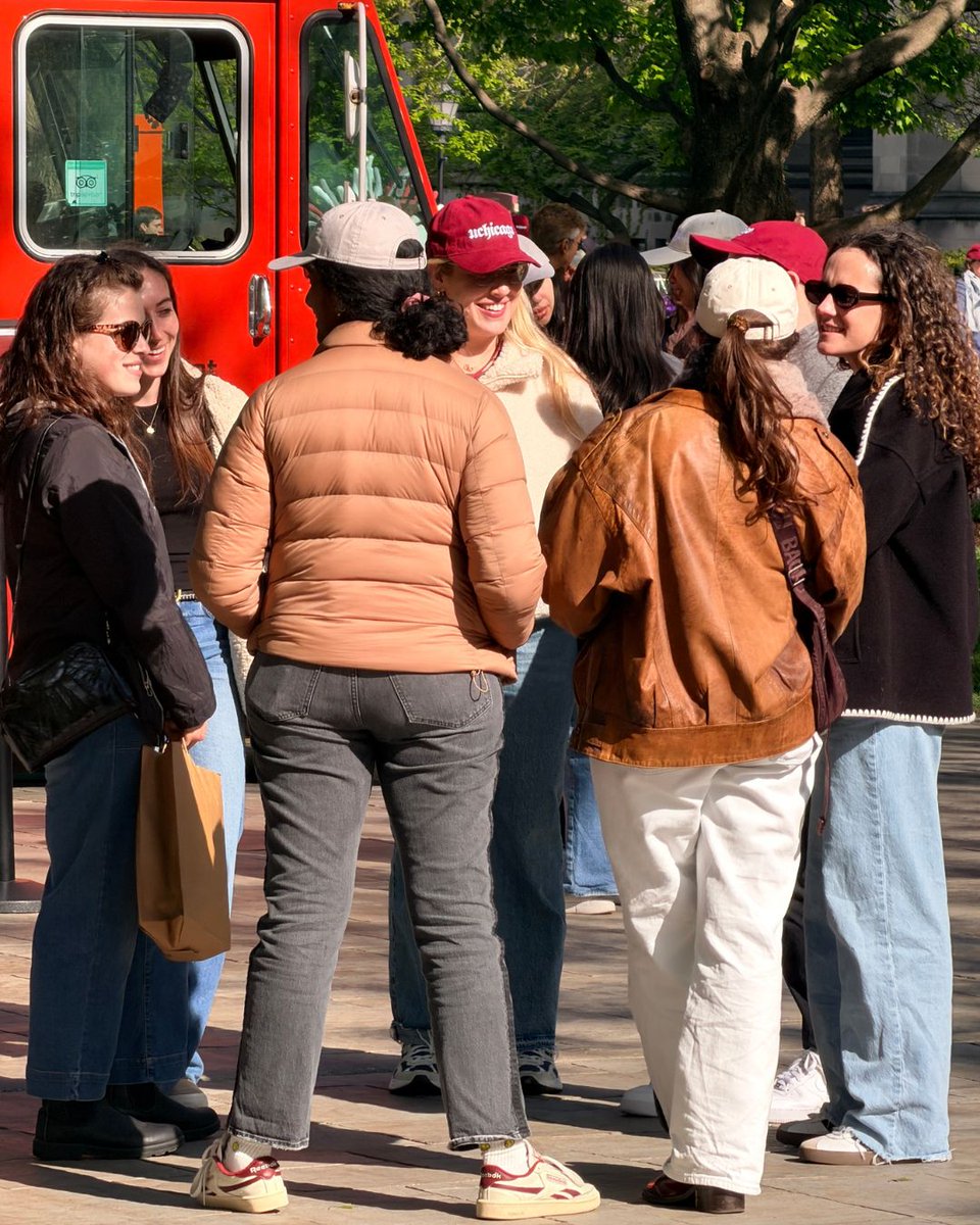 UChicago Alumni tweet media