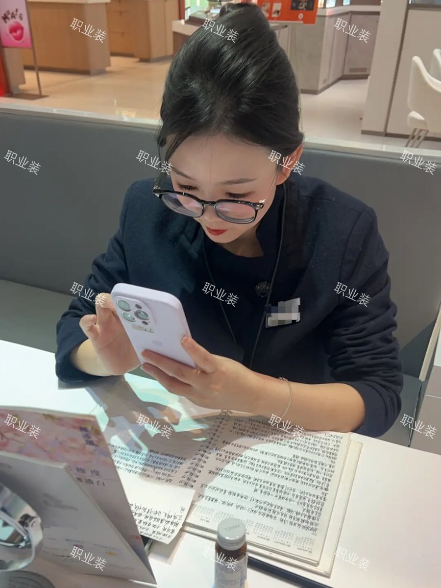 职业装 tweet media