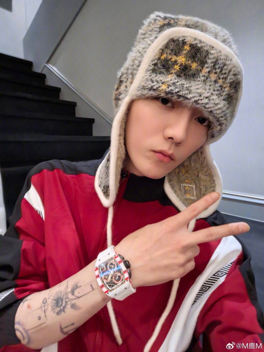 ChinaTeam_'s tweet photo. 📸260502 #LuHan en Weibo (1)

Han visto hoy (el programa) 5Ha ?
©LuHanInt

🤩❤️

#LuHan5H #吴亦凡 
China Team 🇨🇳 https://t.co/WUrGgBmFMx
