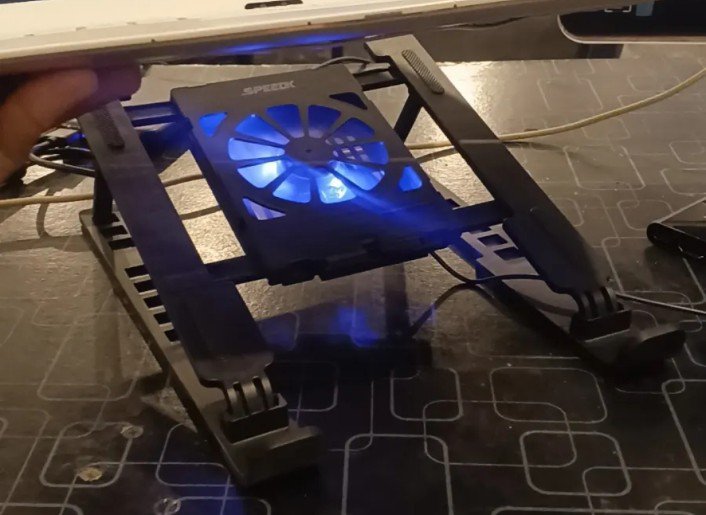 Digitalmight007's tweet image. Damn, dealing with this low-qualityshit #Laptop stand, bought from #Temu.

Low-quality plastic is slippery with the local build cooling fan

#online
#shopping
#tech