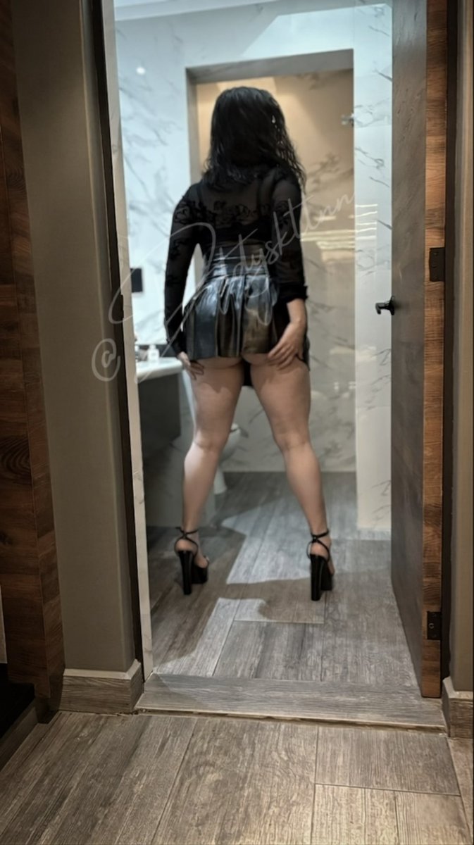 Dddyskttnn's tweet photo. #Sábado de enseñar los cachetes… 🍑
🫦 Vinito o antro? 👀
Feliz fin de semana…! ❤️‍🔥😽💋

#SábadoDePutería 
#SabadoDeMorboYProvocación 
#SabadoExhibit https://t.co/8738dPiPp2
