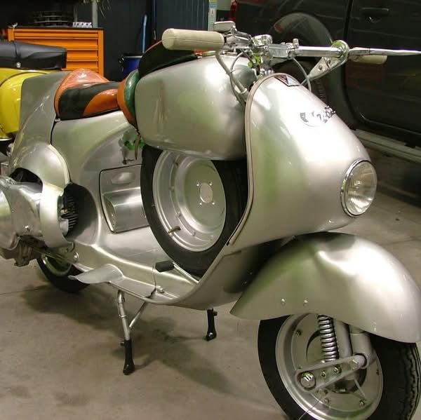 rilly95178291's tweet image. 多分ベスパだとベスパ乗りならわかる謎バイク
#vespa